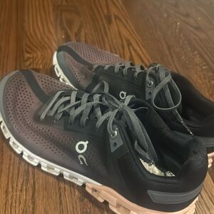 On Cloud Cloudflow Running Shoe Women’s size 9